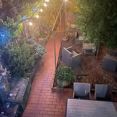 Charming House With Garden And Beautiful Views Hébergement de vacances *