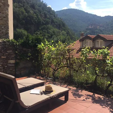 Charming House With Garden And Beautiful Views Hébergement de vacances *